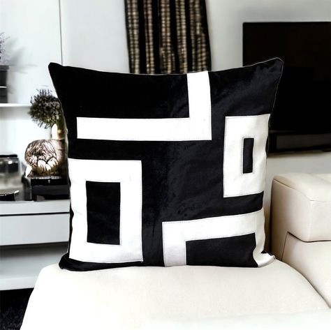 Black White Bedrooms, Black And White Cushions, Glam Decor, White Velvet, Velvet Pillow, Velvet Pillow Covers, How To Make Pillows, White Pillows, Toss Pillows