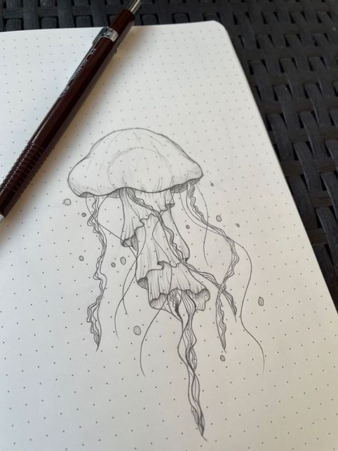 Gcse Art Sketchbook Jellyfish, Jellyfish Sketch Tutorial, Cartoon Jellyfish Drawing, Pretty Jellyfish Drawing, Jellyfish Tutorial Drawing, Drawing A Jellyfish, Jellyfishes Aesthetic, Cool Fish Drawing, Jellyfish Aesthetic Drawing