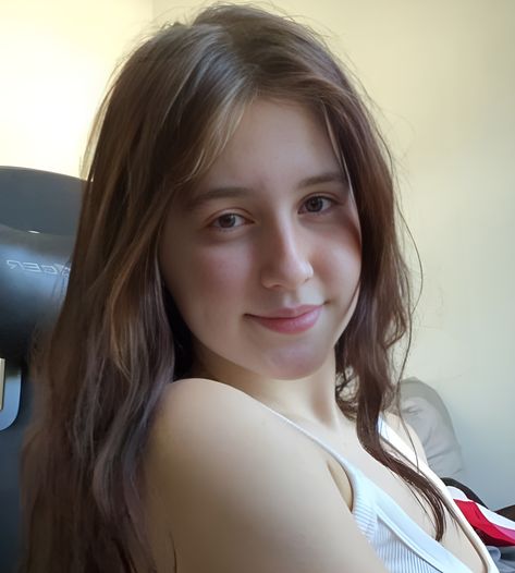 Alana Rose (Actress) Wiki, Age, Biography, Height, Photos, ... Read more The post Alana Rose (Actress) Age, Wiki, Biography, Height, Boyfriend, Weight and More appeared first on Celebritate. Alana Rose, Rose Actress, Emo Couples, Hollywood Songs, Joker Hd Wallpaper, Rose Pictures, New Photo Download, Celebrity Biographies, Gray Eyes