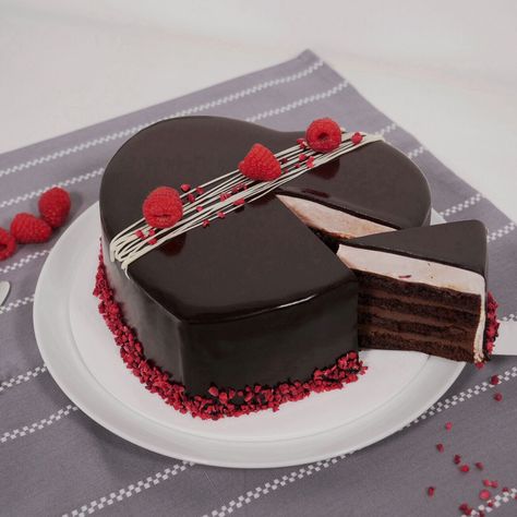 Raspberry Cake Recipe, Chocolate Raspberry Cake Recipe, Raspberry Cake Recipes, Raspberry Ganache, Chocolate Valentine, Chocolate Ganache Cake, Raspberry Buttercream, Chocolate Raspberry Cake, Heart Shaped Chocolate