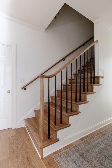 White And Wood Stair Railing, Basement Stair Banister, Stair Ballister Ideas, Black Stair Balusters, Black Balusters Stairs, Baluster Ideas, Painted Spindles, Stained Stairs, Black Balusters