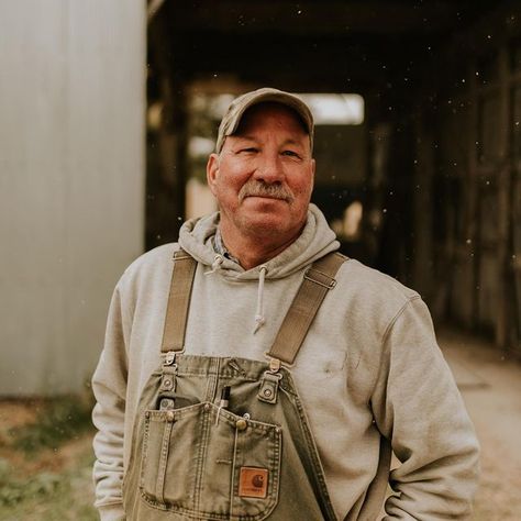 Joclyn Bushman on Instagram: "Scot Bailey let me head out to his farm in between hauling grain. We chatted all things soybeans, cattle, and growing up in rural Iowa. The agriculture community has the best people, the best stories, and the best lessons one could ever learn in a lifetime. ✨ Today and always, spend some time with a farmer, you won’t regret it." Farmer Portrait Photography, Farmer Photoshoot, Farmer Aesthetic, Farm Man, Christmas Tree Photoshoot, Farmer Photo, Farmer Photography, Farm Photoshoot, Farm Community