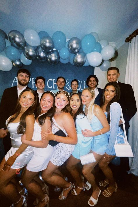 Tiffany And Co Party, Sorority Date Party, Formal Themes, Night Time Photos, Tiffany Theme Party, Sorority Socials, City Girl Aesthetic, Tiffany Theme, Night Out Club