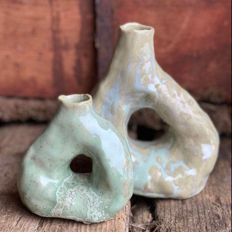 Handbuilt Pottery Candle Holders, Ceramic Vase Handbuilt, Handbuilt Ceramic Vases, Hand Built Pottery Vases, Coil Ceramics Ideas, Pottery Ideas Handbuilt, Ceramic Vessels Ideas, Handbuilt Vase, Hand Built Ceramics