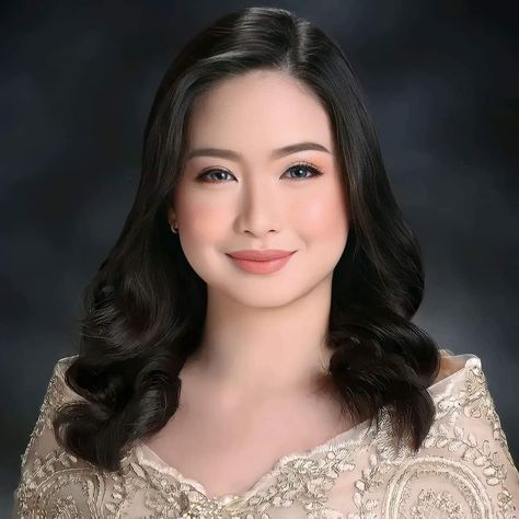 Makeup For Grad Pictures, Modern Filipiniana Hair And Makeup, Simple Make Up For Graduation Pictorial, Make Up For Graduation Pictorial Morena, Graduation Filipiniana Pictorial, Graduation Makeup Ideas Morena, Simple Makeup For Graduation Pictorial, Filipiñana Graduation Pictorial, Grad Pic Hairstyles Short Hair