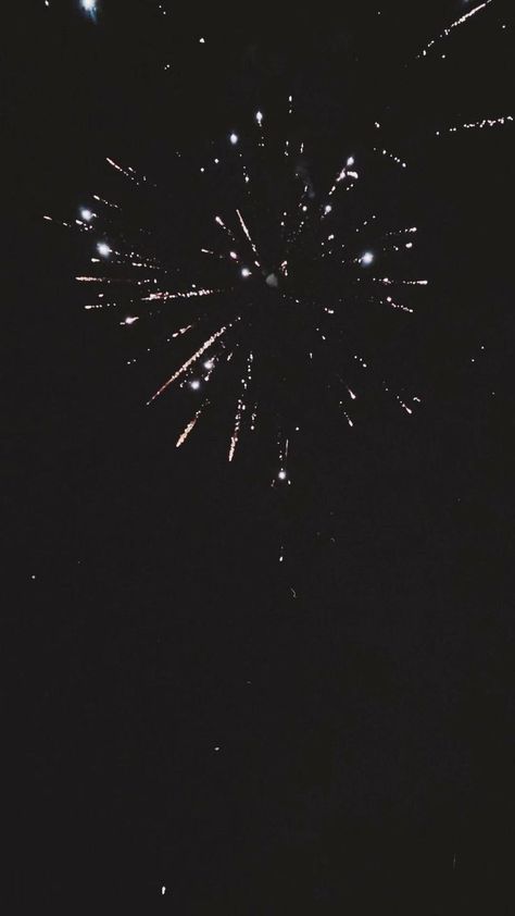 Night Fireworks Aesthetic, Fireworks Aesthetic Gif, New Year Night Aesthetic, Fireworks Videos Night, New Year Fireworks Videos, New Year Background Aesthetic, New Year Fireworks Aesthetic, Fireworks Instagram Story, New Years Instagram Story