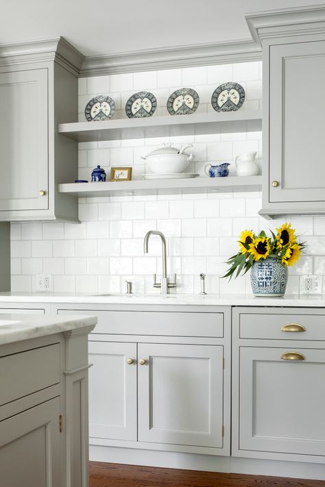 Above Kitchen Sink, Light Grey Kitchen Cabinets, Light Grey Kitchens, Серая Кухня, Kitchen Ikea, Best Kitchen Cabinets, Kabinet Dapur, Farmhouse Kitchen Cabinets, Gray Kitchen