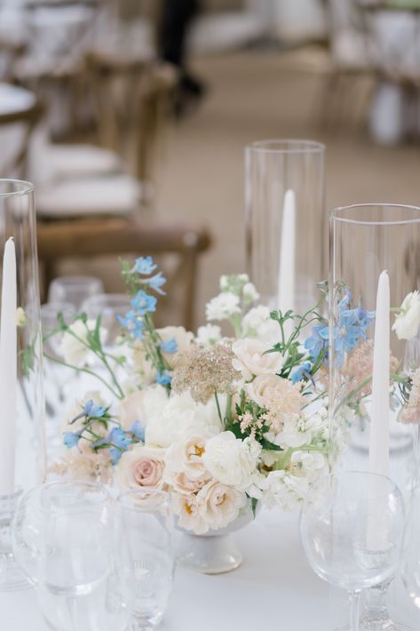 Clean and chic summer wedding centerpiece. Light and airy wedding centerpiece in white compote bowl. Taper candles in crystal candlesticks. PC: Amber Dawn Photography White Taper Candles Wedding, Compote Vase Centerpiece Wedding, Compote Centerpiece Wedding, Light And Airy Wedding Photography, Pastel Centerpieces, Curtis Arboretum, Taper Candle Centerpiece, Wedding Table Vases, Soiree Wedding