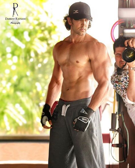 Indian Heroes, Hrithik Roshan Hairstyle, Demi God, 남자 몸, School Jokes, Indian Film, Fitness Inspiration Body, Hrithik Roshan, Kites