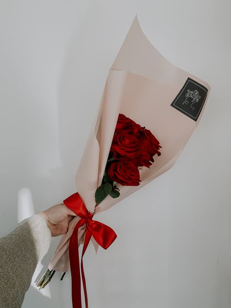 Croatia, Zagreb, flowershop product.
Red roses, gift for loved one 3 Red Roses Bouquet, Simple Rose Bouquet Gift, Red Rose Bouquet Small, Small Red Flower Bouquet, 3 Roses Bouquet Simple, Valentine Flowers Bouquet Romantic, Flower Bouquet Small Simple, Small Bouquet Of Flowers Gift, Red Roses Bouquet Gift Birthday