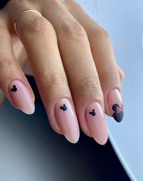 Top nail art luxury designs for your nails art 2023. Simple Disney Nails, Disney Nail Art, Disneyland Nails, Disney Nail Designs, Mickey Mouse Nails, Disney Inspired Nails, Disney Acrylic Nails, Minnie Mouse Nails, Paris Nails