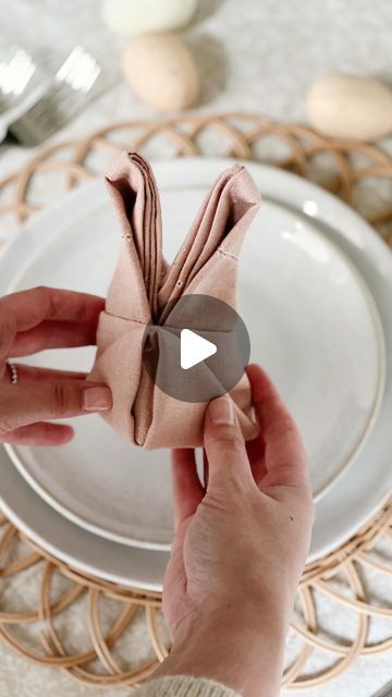 Easter Bunny Napkin Fold, Bunny Ear Napkin Fold, Bunny Napkins Fold Tutorials, Easter Napkins Ideas, Napkins Folding Ideas, Easter Napkin Folding, Bunny Napkin Fold, Napkin Folding Ideas, Easy Napkin Folding