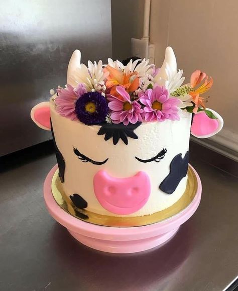 Cow Cake With Flowers, Pink Cow Cake 1st Birthdays, Cute Cow Cake Ideas, Cow Print Sunflower Cake, Cow Cake With Sunflowers, Pink Cow Birthday Cake, Cow Cake Buttercream, Cow Cakes Birthday, Farm Birthday Cake Girl