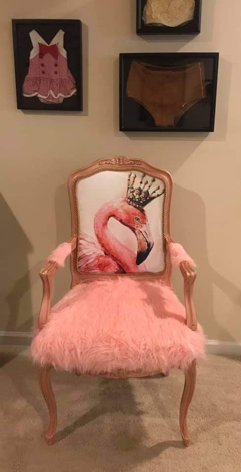 Flamingo Chair Furniture, Zelda Furniture, Flamingo Chair, Flamingo Bedding, Funky Chairs, Whimsical Furniture, Flamingo Decor, Furniture Rehab, Diy Furniture Renovation