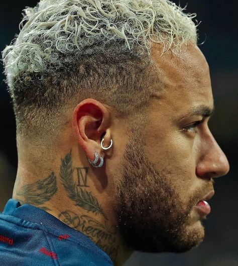 Neymar Jr Blonde Hair, Neymar Ear Piercing, Blonde Neymar, Neymar Jr Earrings, Neymar Piercing, Neymar Earrings, Neymar Neck Tattoo, Neymar Tattoo, Behind Ear Tattoo Men