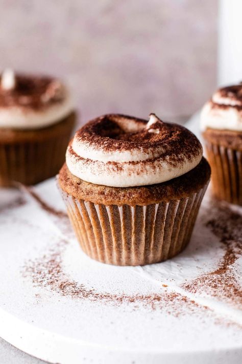 Caramel Tiramisu Cupcake, Fair Cupcakes, Cupcake Flavor Ideas, Coffee Cup Cake, Light Cupcakes, Frosting Flavors, Basic Brownie Recipe, Mascarpone Buttercream, Toffee Cupcakes