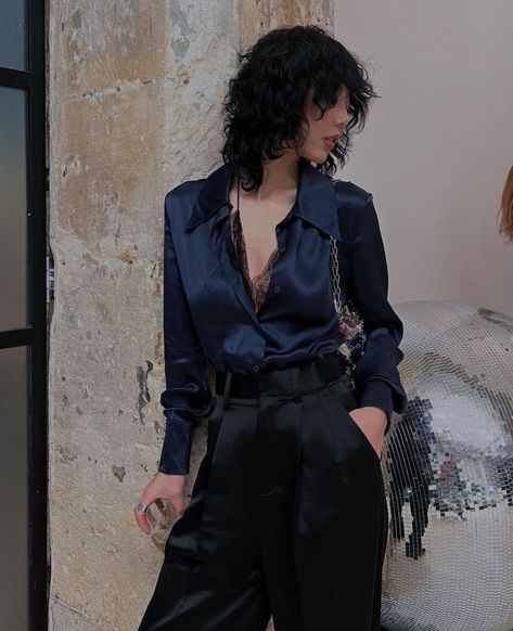 Fancy Women Suits, Masculine Hoco Outfits For Women, Pantsuit Homecoming, Summer Suit Outfits For Women, Maxi Skirt Outfit Masc, Dresses For Masculine Women, Dark Suit For Women, 90s Supermodels Runway, Blue Feminine Outfit