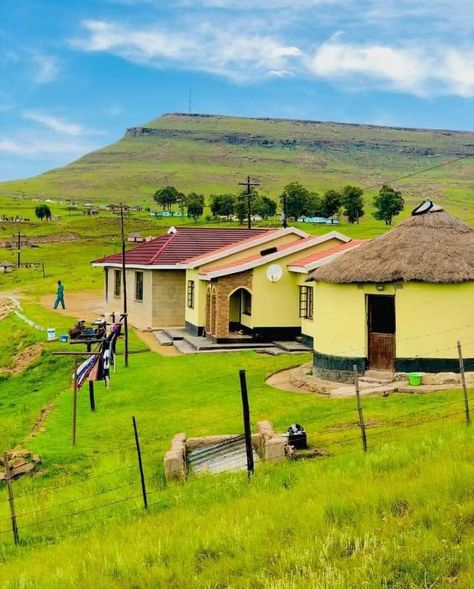 Eastern Cape, South Africa 🇿🇦 - The African Dream Nature, South Africa Eastern Cape, Rural South Africa, South Africa Houses, African Delicacies, Farm South Africa, South African Decor, Romanticing Life, Panorama Alam