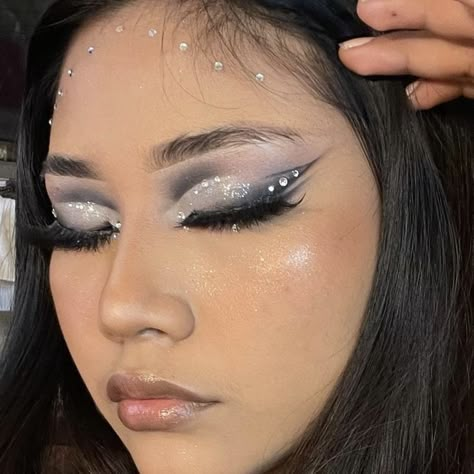 Glam Witch Makeup, Ghostface Makeup, Black Swan Makeup, Bold Eyeshadow, Dark Makeup Looks, Makeup Ojos, Mekap Mata, 20 Makeup, Prom Look