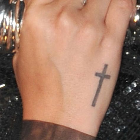 demi-lovato-cross-hand-tattoo Baby Hand Tattoo, Demi Lovato Tattoos, Black Cross Tattoos, Cross Tattoo On Hand, Simple Girl Tattoos, Cross Ideas, Simple Cross Tattoo, Side Hand Tattoos, Tattoo Son