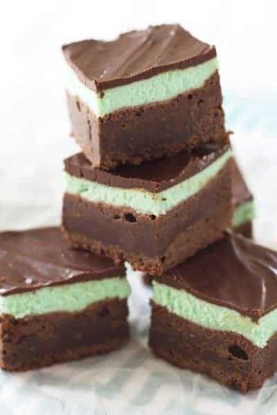 Quick and Easy "Refried" Beans | Countryside Cravings Grasshopper Bars, Mint Brownies Recipe, Mint Chip Cookies, Mint Chocolate Cake, Dessert Original, Mint Brownies, Colorful Desserts, Brownie Toppings, Lemon Muffins