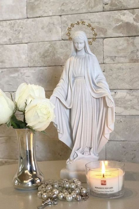 Catholic Home Altar Ideas, Catholic Room Decor, Mexican Catholic Art, Home Altar Catholic, Catholic Home Decor, Spiritual Reflection, Blessed Mother Statue, Catholic Wallpaper, Catholic Altar