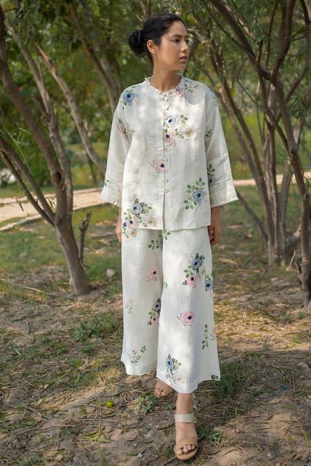 Buy Ivory Linen Printed Floral Round Top And Pant Set For Women by Arcvsh by Pallavi Singh Online at Aza Fashions. Cordset Summer Printed, White Coord Sets For Women, Block Print Coord Set, Co Ords Outfits Indian, Co Ords Outfits, Sets Outfit, Trendy Shirt Designs, Cord Set, Coord Set