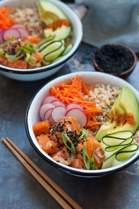 Salmon Poke Bowl Recipe, Poke Recipe, Poke Bowl Recipe, Salmon Poke, Poke Bowls, Brown Rice Recipes, Healthy Bowls, Poke Bowl, Idee Pasto Sano