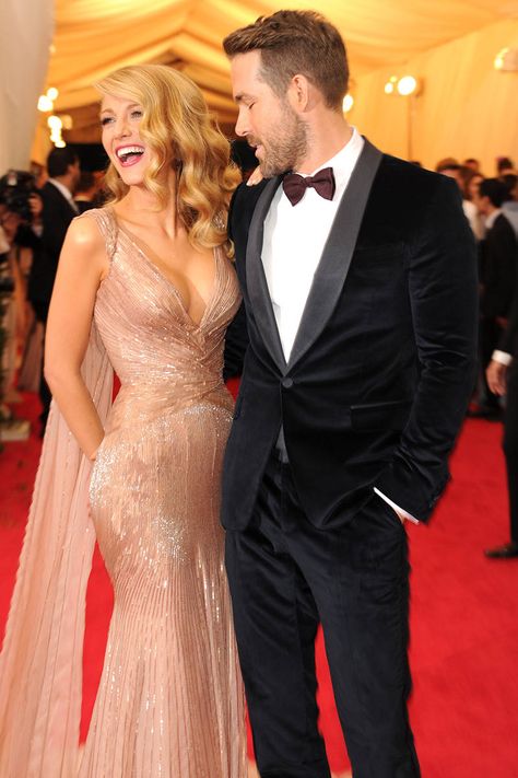 A History of Ryan Reynolds gazing lovingly at Blake Lively - ELLE Blake Ryan, Blake Lively Pregnant, Jessica Rothe, Blake Lively Ryan Reynolds, Blake And Ryan, Blake Lively Style, Blonde Makeup, Prom Pics, Gossip Girls