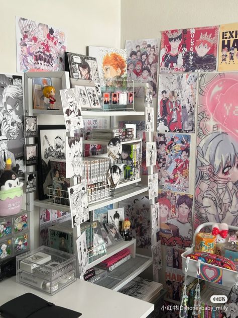 Desk Ideas Shelves, Manhwa Room Decor, Desk Anime Aesthetic, Anime Desk Decor, Magical Bookstore, Birch Desk, Japanese Room Ideas, Anime Rooms, Manga Room