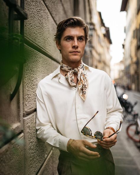 ’ve been getting around the cravat/foulard as of late—what’s everyone’s thoughts? I think they’re the perfect summer alternative to a tie! Bandana Styling, Mens Scarf Fashion, Camping Style, Stylish Mens Outfits, Men Street, Scarf Men, Mens Scarves, Gentleman Style, Mens Street Style