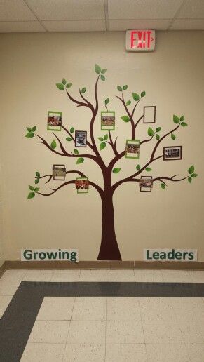 SMS Library hallway tree School Tree Display, Tree Bulletin Board Ideas Preschool, Language Tree, Paper Tree Classroom, Class Tree, Ib Classroom, Classroom Tree, Bulletin Board Tree, Classroom Decor Middle