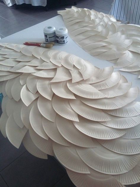 Paper Plates, Diy Angel Wings, Diy Angels, Diy Wings, Decoration Evenementielle, Shelves Diy, Barbacoa, Decor Bedroom, Bedroom Diy