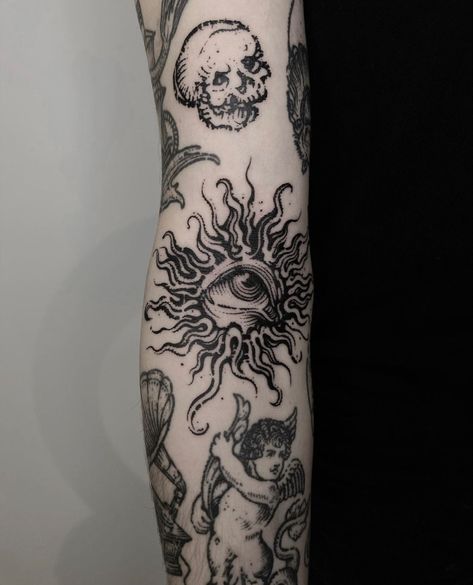 Black And White Witch Tattoo, Cool Patchwork Tattoo Ideas, Dark Men Tattoo, Esoteric Tattoo Sleeve, Healthy Tattoo Ideas, Renassaince Tattoo, Small Creepy Tattoos For Women, Roman Gothic Tattoo, Occult Tattoo Witchcraft