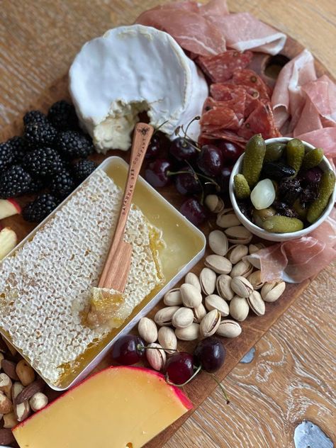 Make Honeycomb The Center Of Your Next Cheese Board Bee Charcuterie Board, Bee Activity, Chacuterie Board, Cheese And Charcuterie Board, Honey Cafe, Parmesan Reggiano, Salt Crackers, Whipped Honey, Best Honey