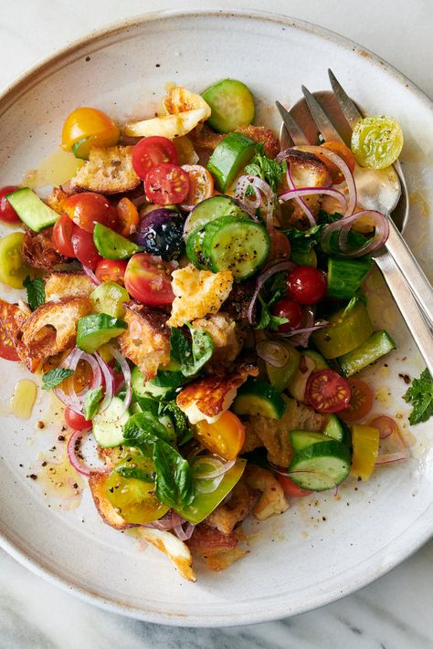 Orecchiette Salad With Halloumi Croutons, Halloumi Tomato Salad, Tapas Salad, Seared Halloumi, Halloumi Tomato, Halloumi Salad Recipes, Halloumi Recipes, Horiatiki Salad, Haloumi Recipes