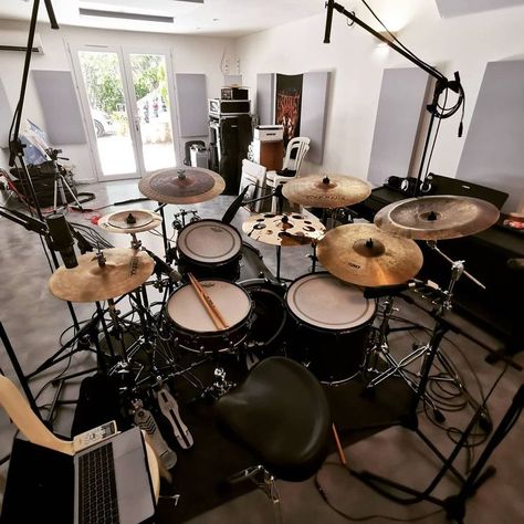 Drum Setup Ideas, Home Drum Studio, Drum Studio Ideas, Drum Set Aesthetic, Music Studio Room Aesthetic, Drummer Aesthetic, Drum Room Ideas, Drum Studio, Studio Music Room