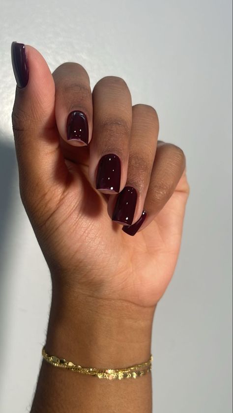 Dark Nails On Brown Skin, Short Gel Nails On Dark Skin, Winter Nail Colors Black Women, Acrylic Nail Designs Dark Skin, Winter Neutral Nails 2023, Black Nail Polish On Dark Skin, Simple Nails Dark Skin, Natural Nails With Gel Polish, Gel Nails For Dark Skin