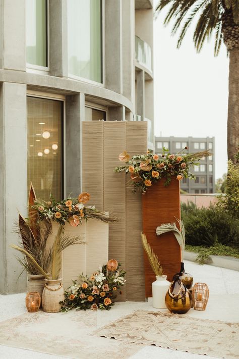 The dreamiest of micro weddings takes us to Santa Monica for a Proper Hotel wedding inspiration that takes cues from the stunning decor + architecture already in place. See all the details on Green Wedding Shoes! Terra Cotta Wedding, Terracotta Decor, Proper Hotel, Earthy Terracotta, Greenery Wall, Grass Wall, Micro Weddings, Light Backdrop, Flower Wall Backdrop