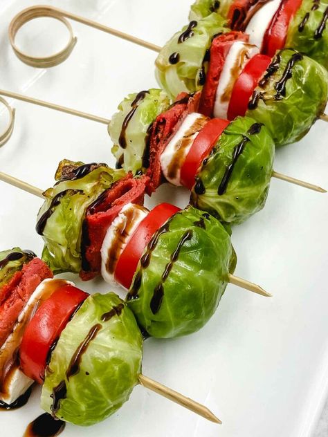 Mini Party Appetizers, Potato Fritters Recipe, Caprese Appetizer, Finger Food Recipes For Toddlers, Vegetarian Party, Vegetarian Party Food, Vegan Chorizo, Mozzarella Pearls, Roasted Brussels Sprouts