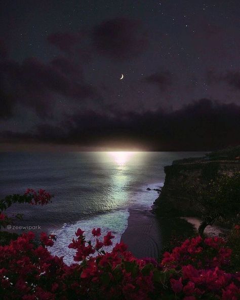 Nusa Penida, Edgy Aesthetic, Night Scenery, Pretty Landscapes, Fantasy Aesthetic, Aesthetic Gif, Night Aesthetic, Nature Aesthetic, Pretty Places