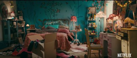 Lara Jean’s Cupcakes – Popcorner Reviews Movie Bedroom, Lara Jean, Bedroom Closet, Closet Makeover, Dreamy Room, Cute Room Decor, Wallpaper Bedroom, Closet Bedroom, Room Inspiration Bedroom