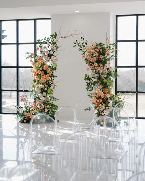 ⁠Wedding color combo idea: Peach, pink, and sage green 🍑💖🌿⁠ •⁠ •⁠ Wed Society | Houston Featured Vendors:⁠ Photography: @mandiroachphotography⁠ Floral: @wanderiefloralstudio Hair & Makeup: @firstclassbeauty.us ⁠ Cake: @half_halfbakery •⁠ •⁠ // Photo:⁠ @mandiroachphotography •⁠ •⁠ Other Vendors:⁠ @thebridalbrocante @wilkinswriting @thehomesteadtexas ⁠@countdowncityphotobooth @decorbydulce @tablemannerstx ⁠@aetherandarbor @toastbeveragewagon @linavformals ⁠ #photography #floral #beauty #brid... Wedding Decor Peach, Asymmetrical Floral Arch, Peach And Sage Green Wedding, Peach Green Wedding, Green And Peach Wedding, Half Arch Wedding, Peach And Green Wedding, Wedding Cake Peach, Orange And Pink Wedding