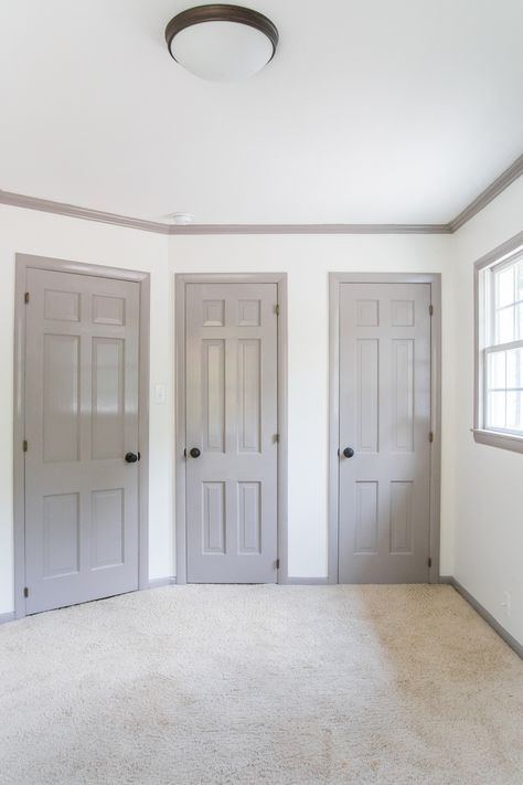 White Walls With Gray Trim And Doors, Gray Window Trim, White Walls Gray Trim, Gray Doors Interior, Bedroom Door Color Ideas, Doors Hallway, Grey Interior Doors, Beach House Tour, Trim Paint