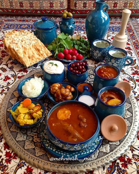 Abgoosht (Dizi) Arabisk Mat, Different Types Of Food, Iranian Dishes, Lamb Stew Recipes, Iran Food, Iranian Recipes, Iranian Cuisine, Persian Cuisine, Iranian Food