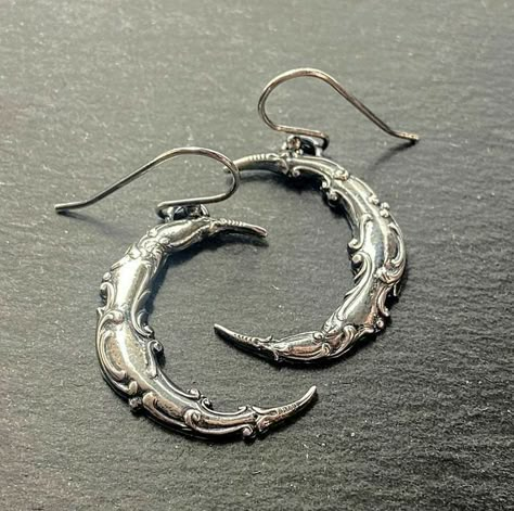 Vintage Earrings Silver, Cool Silver Earrings, Silver Vintage Earrings, Silver Moon Jewelry, Whimsigothic Jewelry, Silver Vintage Jewelry, Moon Jewelry Aesthetic, Cool Earrings Unique, Moon Clothes