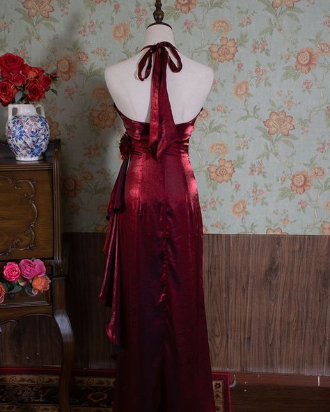 Long Red Hoco Dress, Winter Formal Dresses Red, Dark Red Prom Dress Long, Graduation Dress Red, Long Red Satin Dress, Formal Dresses Halter Neck, Prom Dresses Dark, Red Ball Dress, Dark Red Prom Dress