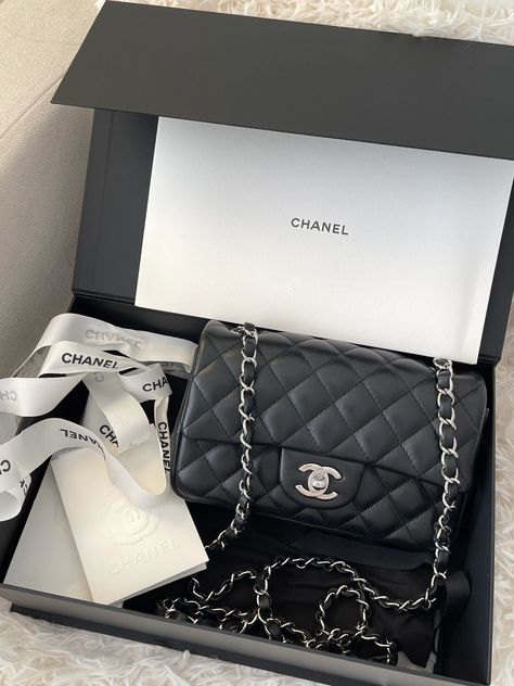 Luxury Bags Chanel, Chanel Aesthetic Bag, Chanel Bag Aesthetic, Black Chanel Bag, Purse Aesthetic, Living Luxury, My Style Bags, Luxury Bags Collection, Mode Chanel