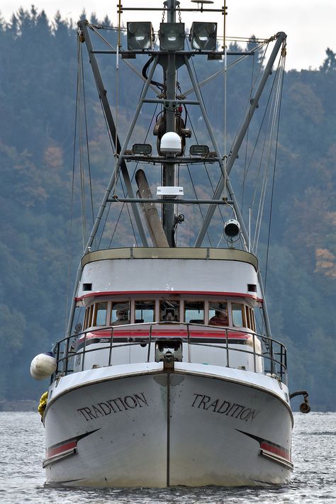 Commercial Fishing Vessels - Wandering101Photography Fishing Boat Cake, Fishing Boat Names, Deep Sea Fishing Boats, Ocean Fishing Boats, Fishing Boat Seats, Fly Fishing Boats, Offshore Fishing Boats, Fishing Boat Accessories, Garage Projects