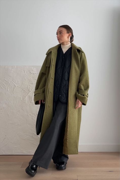 Green Coats For Women, Winter Outfits 2023 Women, Ganni Boots Outfit, Green Outfit Winter, Green Coat Outfit Winter, Leather Ankle Boots Outfit, Green Fall Outfit, Winter Minimalist Outfit, Ganni Street Style